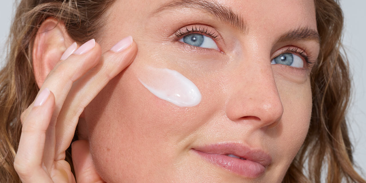 Why Is Face Moisturizer So Important at Night Lanc me